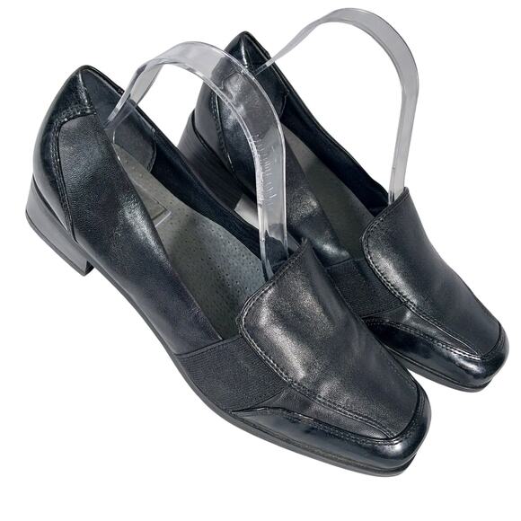 NWOT-1 SHOW! TROTTERS! BLACK GENUINE LEATHER CLASSIC HEELED LOAFERS! SZ 9.5M - Picture 1 of 10